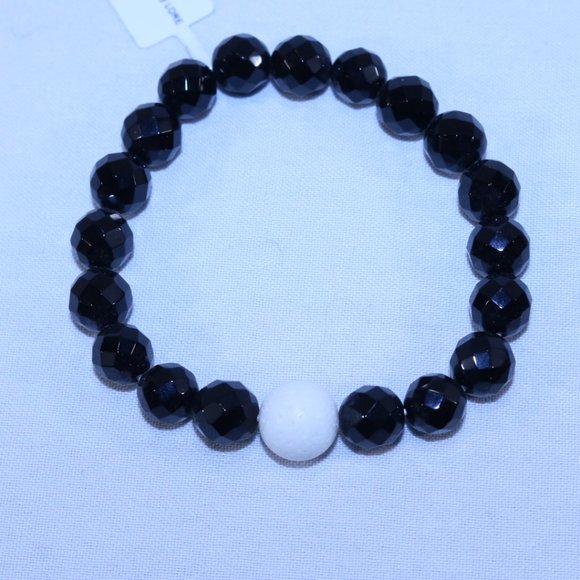 Onyx and White Jade Bracelet - Picture 2 of 5